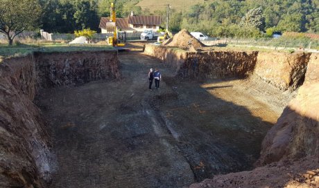 Terrassement de terrain pour construction d'une maison individuelle sur mesure à Saint-Pierre-la-Palud